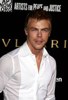 Derek Hough : derek-hough-1350529124.jpg