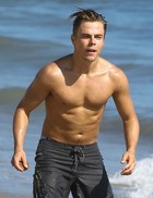 Derek Hough : derek-hough-1350684282.jpg