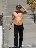 Derek Hough : derek-hough-1351174670.jpg