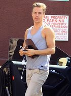 Derek Hough : derek-hough-1351785228.jpg