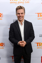 Derek Hough : derek-hough-1357099135.jpg