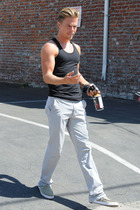 Derek Hough : derek-hough-1360387756.jpg