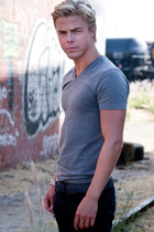 Derek Hough : derek-hough-1363149427.jpg