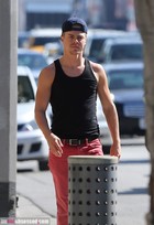 Derek Hough : derek-hough-1364967561.jpg