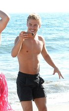 Derek Hough : derek-hough-1383850006.jpg