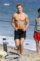 Derek Hough : derek-hough-1402005892.jpg