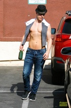 Derek Hough : derek-hough-1425502237.jpg