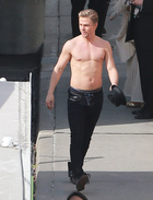 Derek Hough : derek-hough-1430328879.jpg