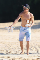 Derek Hough : derek-hough-1459374659.jpg