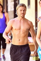 Derek Hough : derek-hough-1468517138.jpg