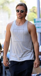 Derek Hough : derek-hough-1468517304.jpg