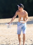 Derek Hough : derek-hough-1468517345.jpg