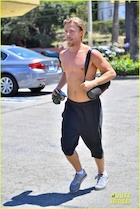 Derek Hough : derek-hough-1469293303.jpg