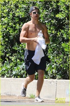 Derek Hough : derek-hough-1474405615.jpg