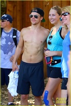 Derek Hough : derek-hough-1474405630.jpg