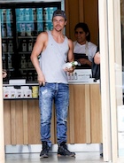 Derek Hough : derek-hough-1490160211.jpg