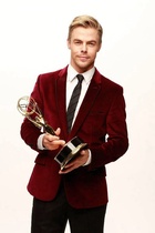 Derek Hough : derek-hough-1526150974.jpg