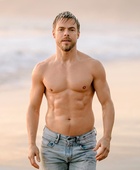 Derek Hough : derek-hough-1669633053.jpg