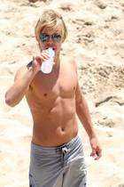 Derek Hough : derekhough_1281463953.jpg