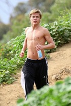 Derek Hough : derekhough_1281463988.jpg