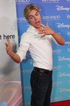 Derek Hough : derekhough_1281908163.jpg