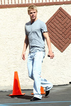 Derek Hough : derekhough_1299775037.jpg