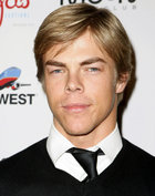 Derek Hough : derekhough_1299775136.jpg