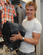 Derek Hough : derekhough_1310075111.jpg