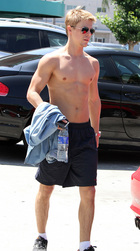 Derek Hough : derekhough_1311513102.jpg