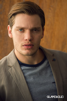 Dominic Sherwood : dominic-sherwood-1470583849.jpg