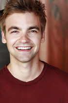 Drew Tarver : drew-tarver-1325307557.jpg