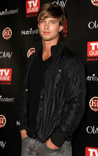 Drew Van Acker : drewvanacker_1305395155.jpg