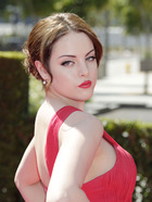 Elizabeth Gillies : elizabeth-gillies-1384115583.jpg