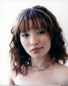 Emily Browning : TI4U_u1138319383.jpg