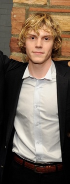 Evan Peters : evan-peters-1324496177.jpg