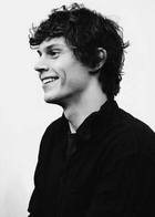 Evan Peters : evan-peters-1392084646.jpg