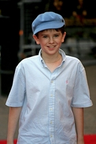 Freddie Highmore : TI4U_u1154728385.jpg