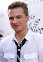 Freddie Stroma : freddiestroma_1260636932.jpg