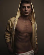 Garrett Clayton : garrett-clayton-1454973683.jpg