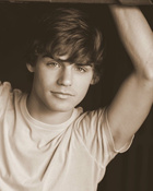 Garrett Clayton : garrett-clayton-1524944879.jpg