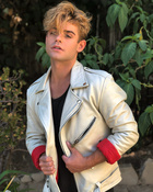 Garrett Clayton : garrett-clayton-1535170201.jpg