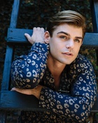 Garrett Clayton : garrett-clayton-1540765922.jpg