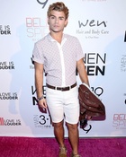 Garrett Clayton : garrett-clayton-1543525201.jpg