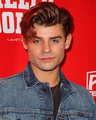 Garrett Clayton : garrett-clayton-1549272721.jpg