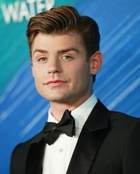 Garrett Clayton : garrett-clayton-1637000641.jpg