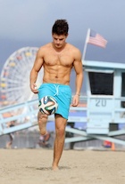 Gregg Sulkin : gregg-sulkin-1446593728.jpg