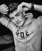 Gregg Sulkin : gregg-sulkin-1471755241.jpg