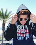 Gregg Sulkin : gregg-sulkin-1524426481.jpg