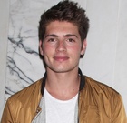 Gregg Sulkin : gregg-sulkin-1527633197.jpg