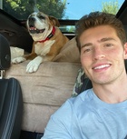 Gregg Sulkin : gregg-sulkin-1601169302.jpg